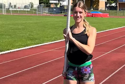 Seit etwa einem Jahr trainiert Stabhochspringerin Tamineh Steinmeyer in Zweibrücken.