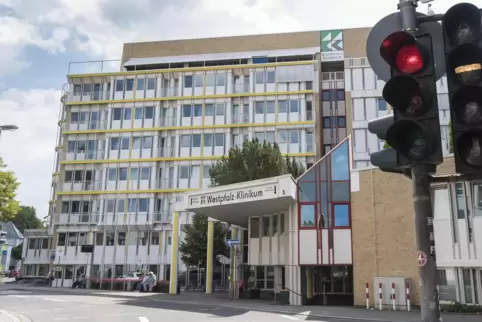 Im Westpfalz-Klinikum Kaiserslautern hat sich am Donnerstagabend ein 61-jähriger Mann das Leben genommen.