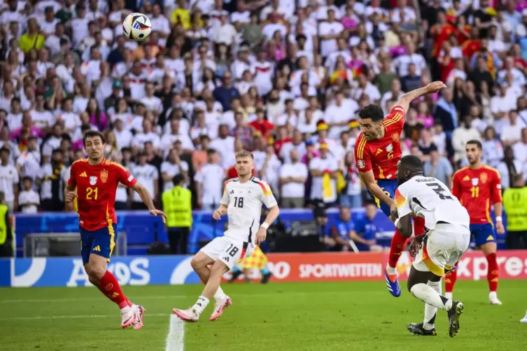 Der Anfang vom Ende für das deutsche Team: Spaniens Siegtor in der 119. Minute.