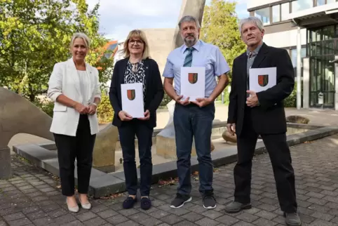 Manfred Seibel, Peter Sammel und Martina Wagner sollen auch in der kommenden Legislaturperiode als Beigeordnete Landrätin Susann