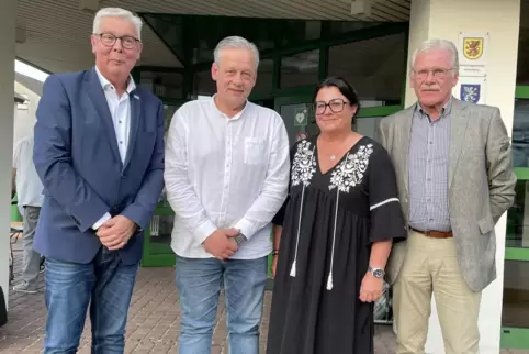 Das Beigoerdneten-Trio der VG neben Bürgermeister Wolfgang Denzer: Timo Bäuerle, Diana Matheis und Peter Pfundstein (von links).