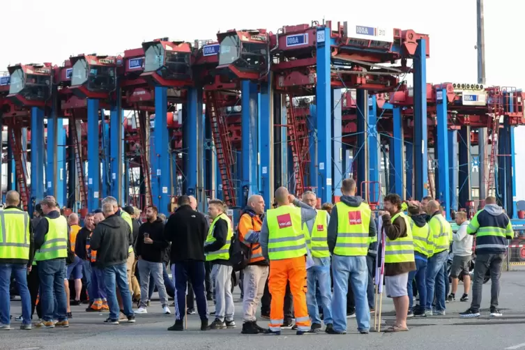 Warnstreik im Hamburger Hafen