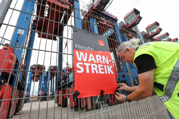 Warnstreik im Hamburger Hafen