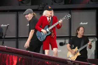 Älter geworden, aber was soll’s? Sänger Brian Johnson und Gitarrist Angus Young, die Galionsfiguren von AC/DC, machen auch in Ho