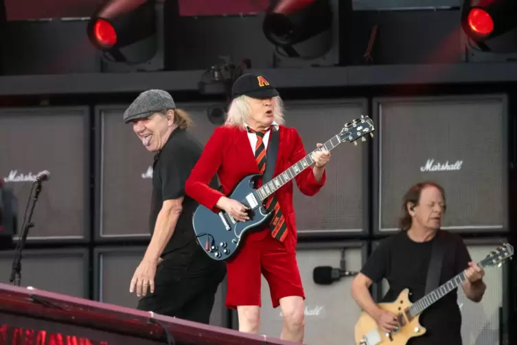 Haben es immer noch drauf: Brian Johnson (links) und Angus Young, die Galionsfiguren von AC/DC, in Hockenheim. 