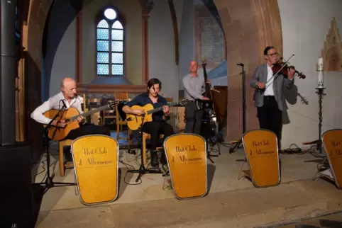 In der protestantischen Kirche gab es wieder Gypsy Jazz, diesmal mit dem Hot Club d'Allemagne aus Leipzig. 