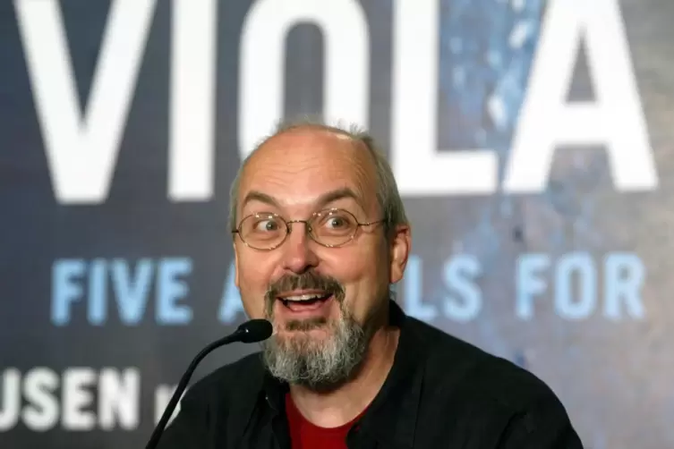 Der amerikanische Videokünstler Bill Viola ist tot. Das Foto zeigt ihn 2003 im Gasometer in Oberhausen.