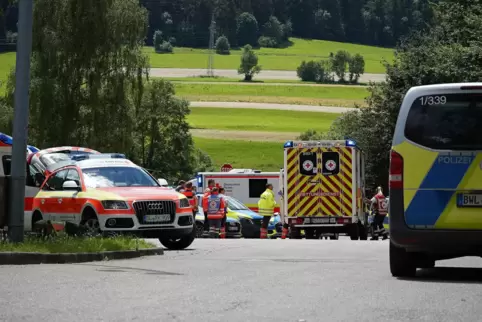 In Albstadt starben am Sonntag drei Menschen. Die Polizei war mit einem Großaufgebot vor Ort. 