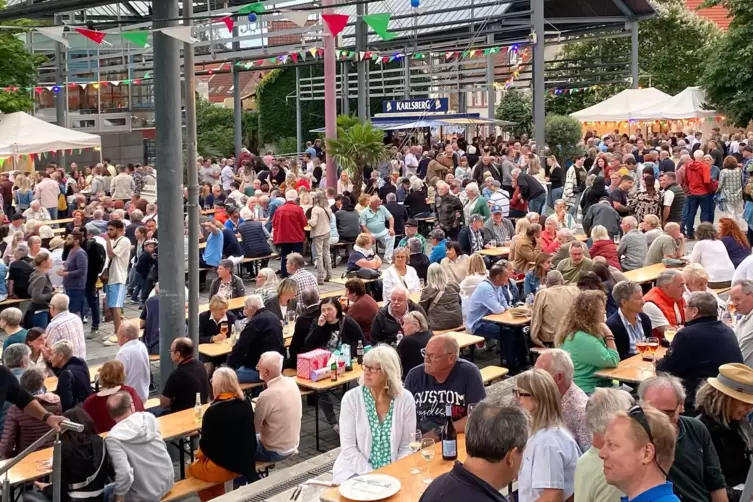 Verweilen unter hohen Hallen: Anlässlich der Italienische Nächte war in Kusel so einiges los. 