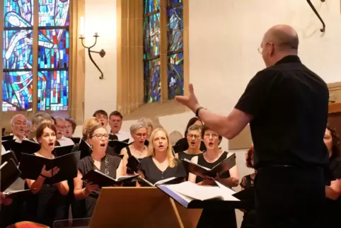 Gibt ein „Gastspiel“ vor ihrer Konzertreise: die Speyerer Kantorei unter Robert Sattelberger in der Gotischen Kapelle des Adenau