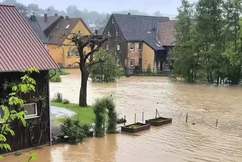 In der Verbandsgemeinde Zweibrücken-Land waren die Dörfer entlang des Hornbachs stark vom Hochwasser betroffen, hier die Bahnhof
