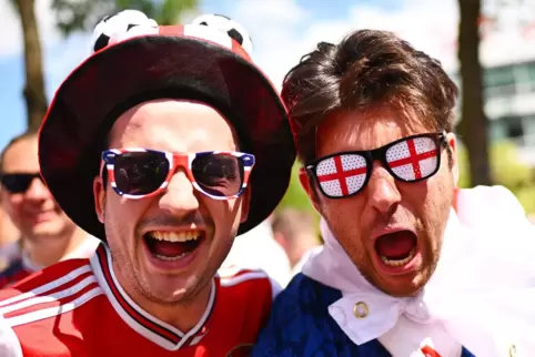 Englische Fans am Breitscheidplatz.