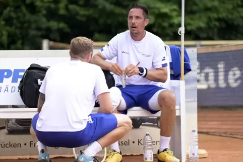 Rollentausch: Eigentlich coacht Denis Gremelmayr (rechts) das Team des BASF TC Ludwigshafen. Gestern musste er aber spielen.