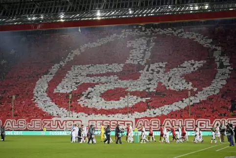 Der 1. FC Kaiserslautern zeigt in der schweren Stunde großen Zusammenhalt. 