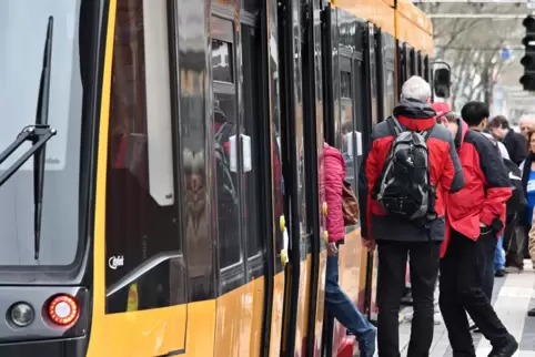 Die Sperrung der Rampe führt jetzt aber dazu, dass die Stadtbahnlinien 4, 7, 8 und 9 den Berliner Platz bis auf Weiteres nicht a