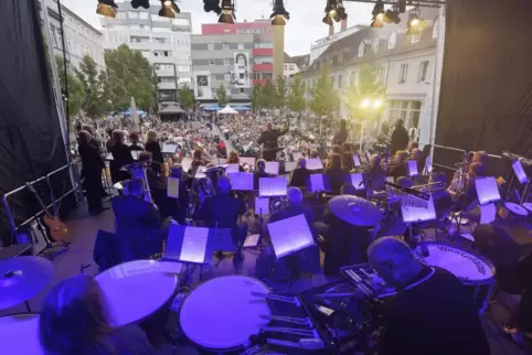 Die „Lauterer Stimmen“ lockten am Wochenende etliche Besucher auf den Schillerplatz. 