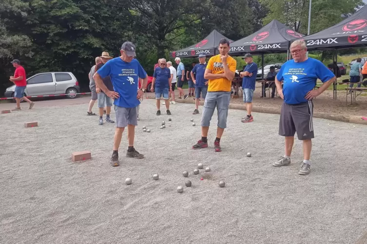 Ein Höhepunkt des Sommerfestes: das grenzüberschreitende Bouleturnier auf neuen Bahnen.