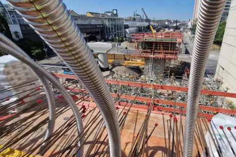 Das nächste, 62 Meter lange Teilstück der Hochstraße Süd wird ab Ende Juli bis November über die Mundenheimer Straße in Richtung