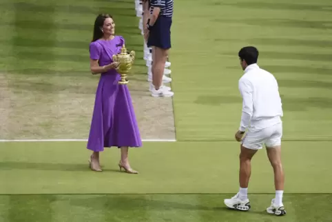 Herzogin Kate überreichte die Trophäe beim Tennisturnier in Wimbledon. 