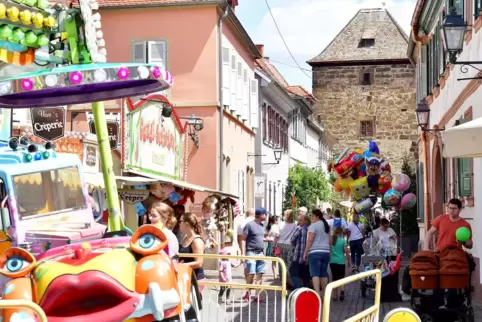 Viele Stadtmauerfest-Besucher reisen mit öffentlichen Verkehrsmitteln an. Sie haben am Wochenende mehr Möglichkeiten, mit Bus od