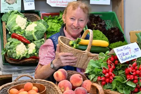 Beste Qualität von heimischen Feldern in „Margrets Gemüselädchen“: Inge Jotter in ihrem kleinen Geschäft in der Ohliggasse. 