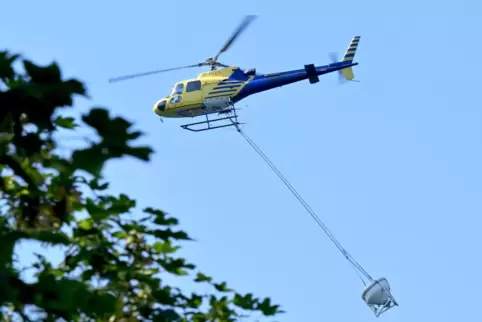 Mit Tragekorb: der Kabs-Hubschrauber bei Waldsee.