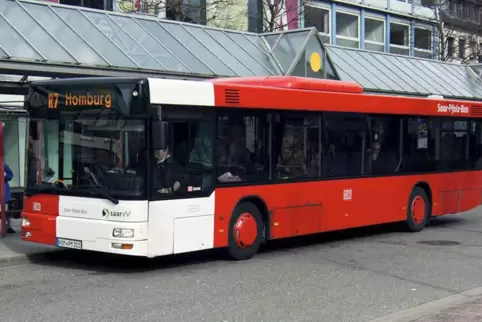 In den Sommerferien werden einige Bushaltestellen im Saarpfalz-Kreis nicht angefahren. 