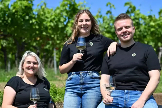 Ohne Krone, Jeans statt Dirndl und ein Mann im Trio: So präsentiert sich das neue Team Pfalz, bestehen aus Lara Karr, Denise Str