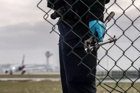 Klimaprotest am Flughafen Berlin Brandenburg