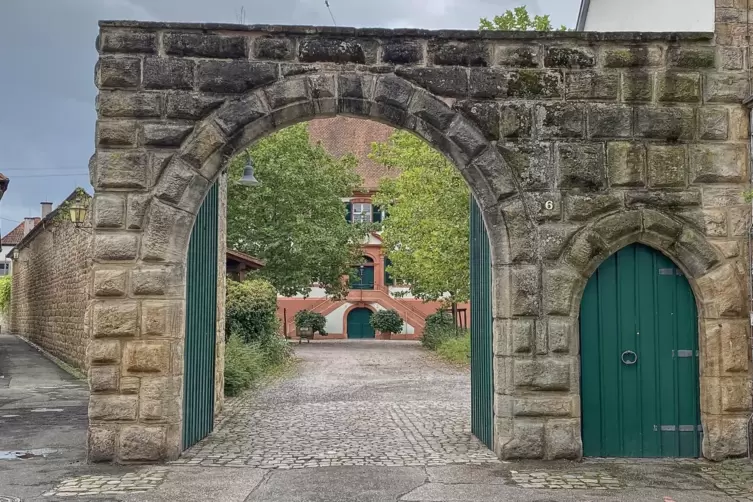 Der Herrenhof in Mußbach soll zu einem sogenannten „Dritten Ort“ entwickelt werden, zu einer Stätte der Begegnung, wo sich alle 