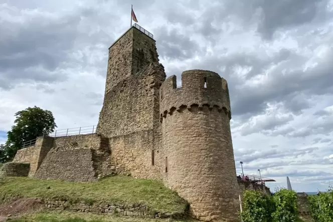 Bergfried, Schildmauer, Flankierungsturm: die Schokoladenseite der Wachtenburg.