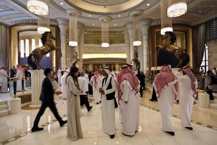 Auch Räume wie dieses Hotelfoyer in Riad wollen gekühlt werden, wenn draußen 50 Grad Hitze herrscht. 