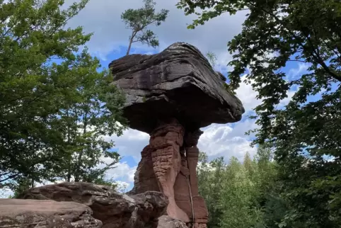 Begehrtes Fotomotiv: der 14 Meter hohe Teufelstisch.