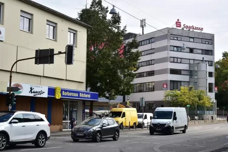 Burbach (hier am Markt) ist nicht der allerschönste Stadtteil von Saarbrücken, eher ein Problemquartier. Zusammen mit Klarenthal