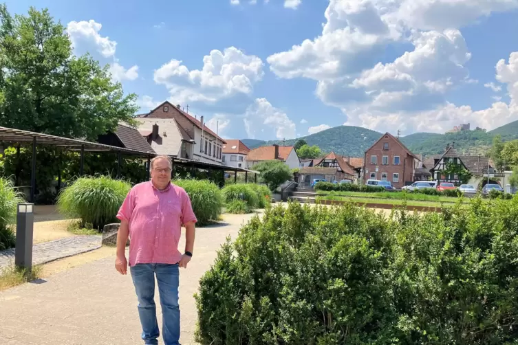 Auf den Dorfplatz ist Volker Lechner stolz. 