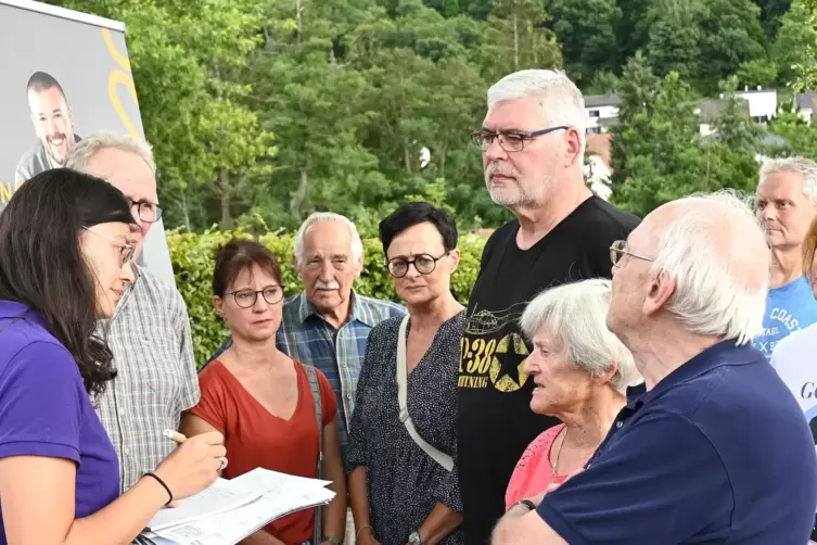 Was haben die Bürgerinnen und Bürger in Grethen-Hausen auf dem Herzen? Natalie Bauernschmitt nutzt die warme Jahreszeit für eine