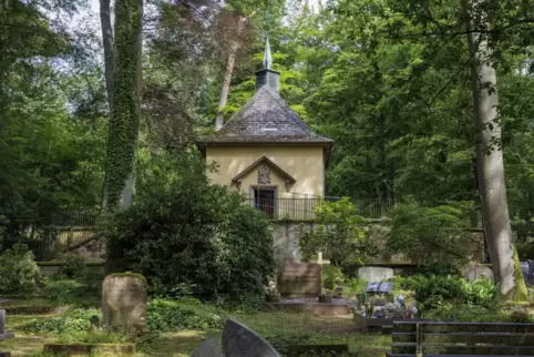Ein Schmuckstück, erbaut von Hermann Hussong: die Huber-Kapelle auf dem Waldfriedhof.
