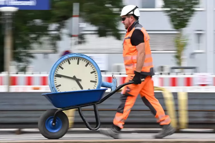 Die Generalsanierung der Bahnstrecke Mannheim–Frankfurt ist gestartet. Bis Mitte Dezember soll die 70 Kilometer lange Trasse ern