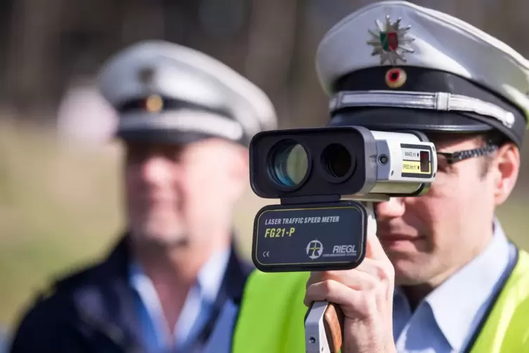 Die Polizei in Rheinland-Pfalz nutzt 73 Laserpistolen. Zwei von ihnen sollen einstweilen nicht verwendet werden. 