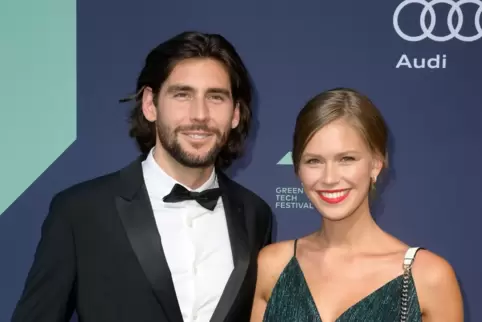 Sänger Alvaro Soler und Melanie Kroll