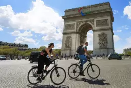 Das Fahrrad gilt inzwischen als schnellstes Verkehrsmittel in Frankreichs Haupstadt und wird auch bei Touristen immer beliebter.