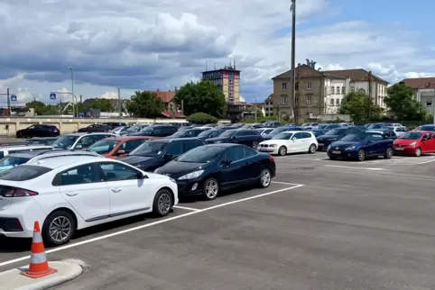 Tagsüber gut ausgelastet: der KSB-Parkplatz in der Albertstraße. 