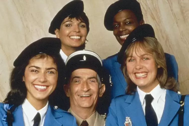 Was die Franzosen können, kann Kaiserslautern schon lange: Gendarminnen in einer Filmszene mit Louis de Funès.