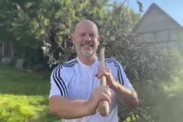 Gartenarbeit statt Handball: Thorsten Koch verbringt die Zeit gerne auf seinem großen Grundstück. 