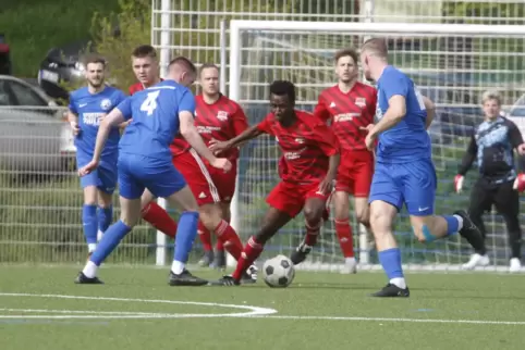 In der Vorsaison stritten die TSG Wolfstein-Roßbach (in Rot) und der SV Nanz-Dietschweiler (blaue Trikots) um Platz zwei in der 