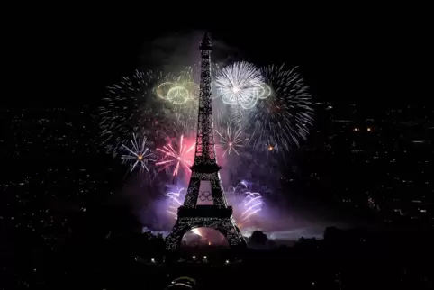 Auch beim Feuerwerk zum französischen Nationalfeiertag waren die Olympischen Spiele Themea. 