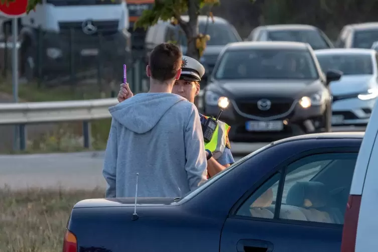 großkontrolle polizei b9-3