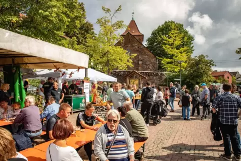 In Großbundenbach ist viel los. So wie hier beim Walnussfest.