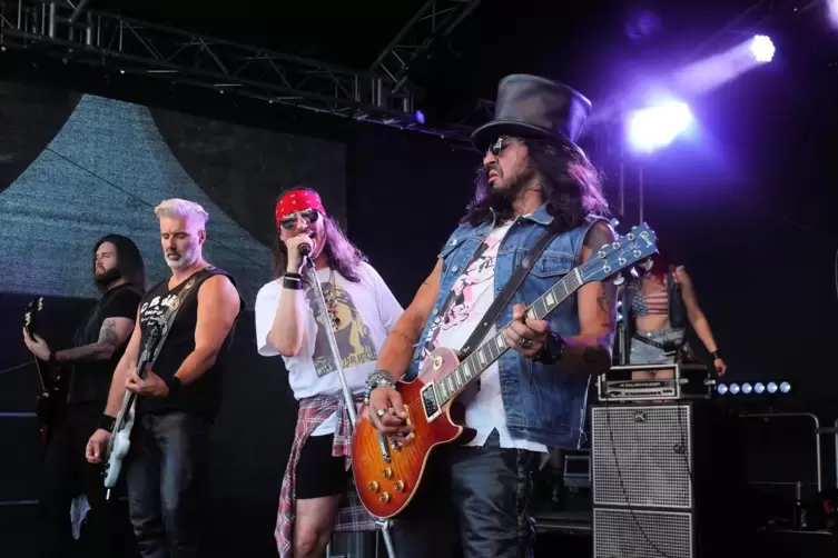 Wenig authentisch: Mit dem Original Guns N’ Roses hatte die Show von Slash N’ Roses kaum etwas zu tun.