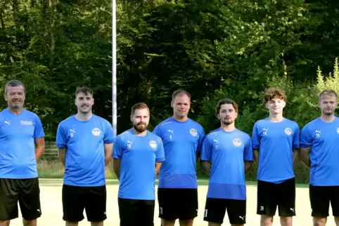  Trainer Edin Pita (von links) mit Felix Klundt, Martin Schlachter, Denis Thomas, Agon Bajraktari, Alan Kozlowski, Luca Juretic 